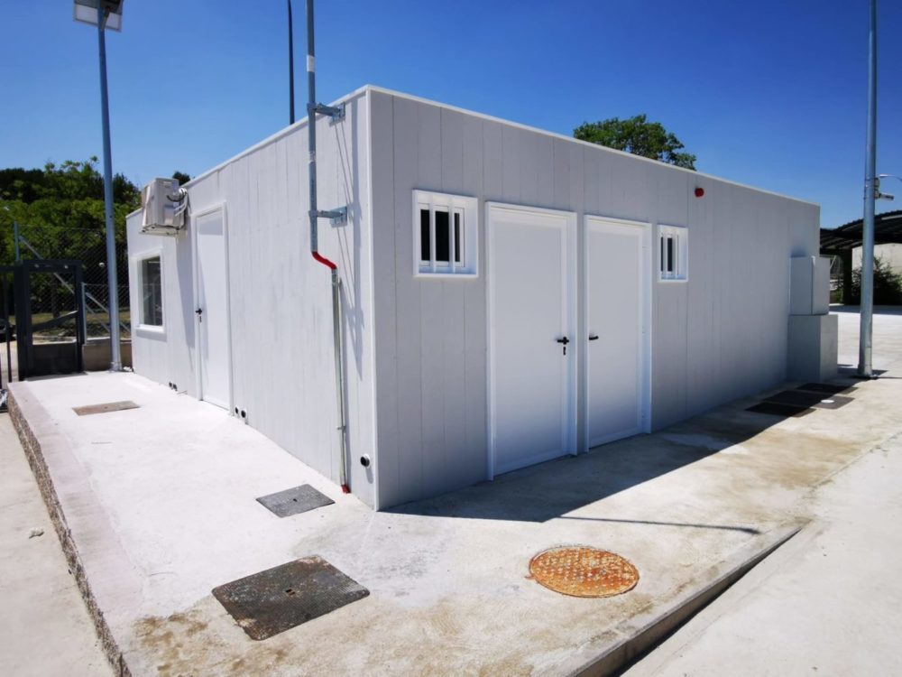 Bureau modulaire préfabriqué SISMOHA aux finitions soignées et grandes baies vitrées